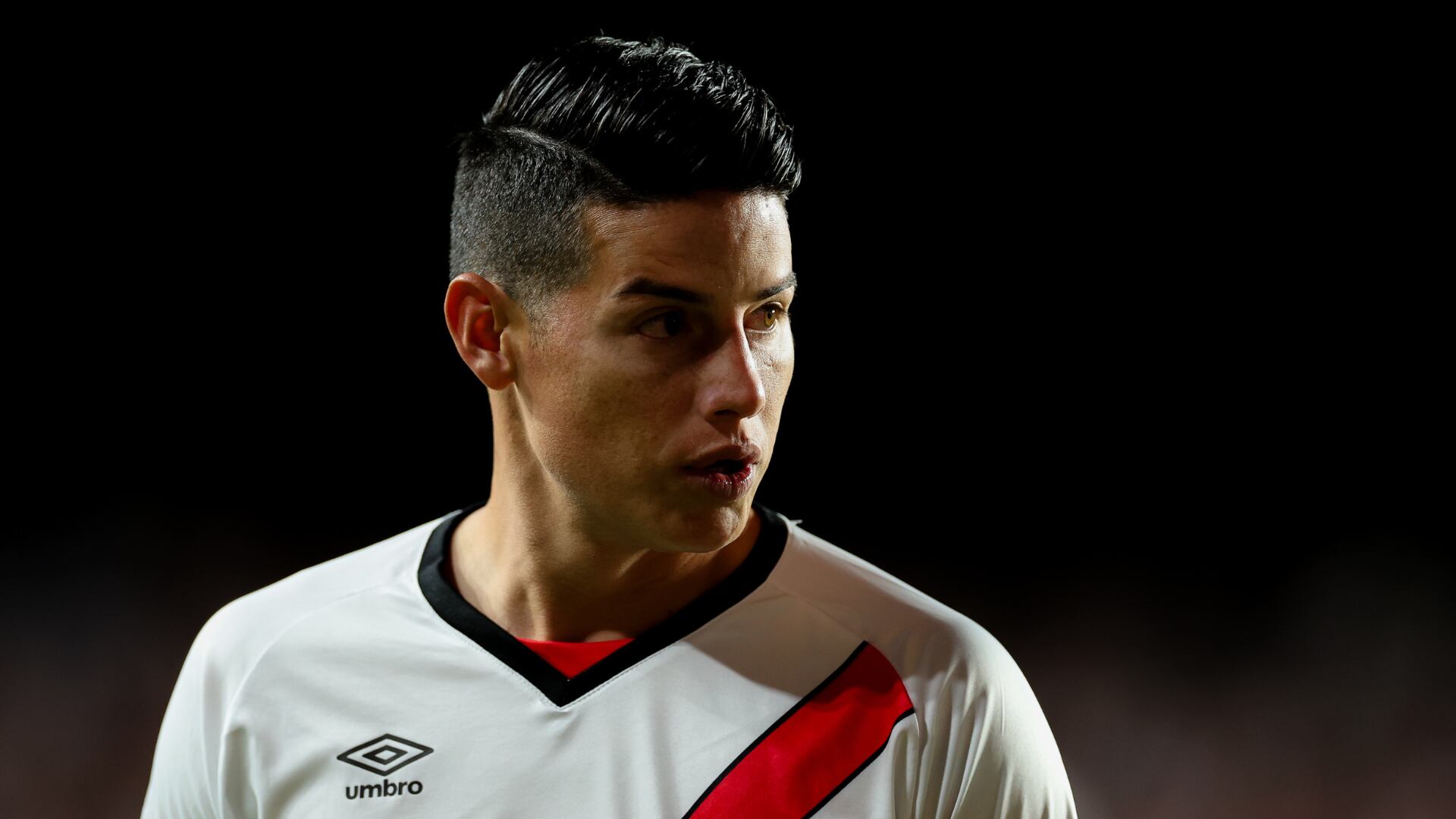 Entrenador del Rayo Vallecano explicó por qué James solo jugó 10 minutos en su debut: “Es un jugador más”