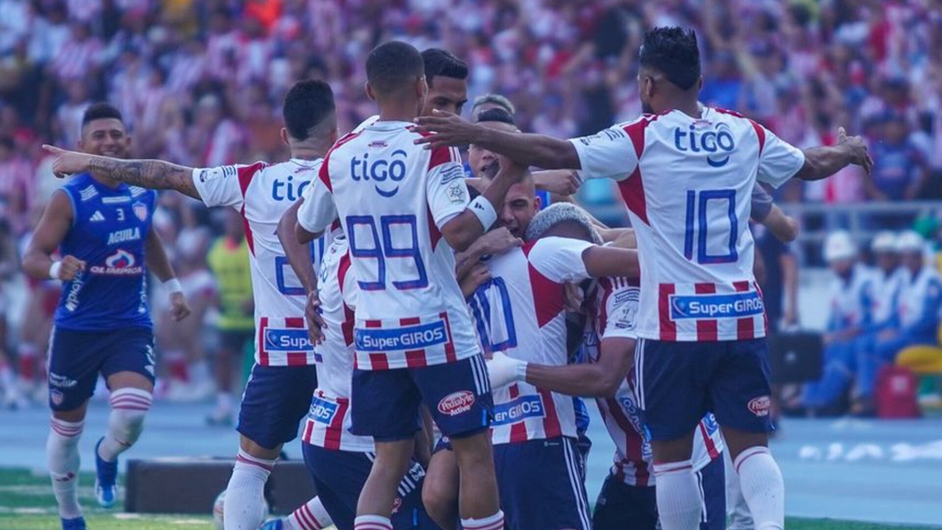 “Bananas en pijama”: Junior presentó su nueva camiseta y los comentarios no se hicieron esperar