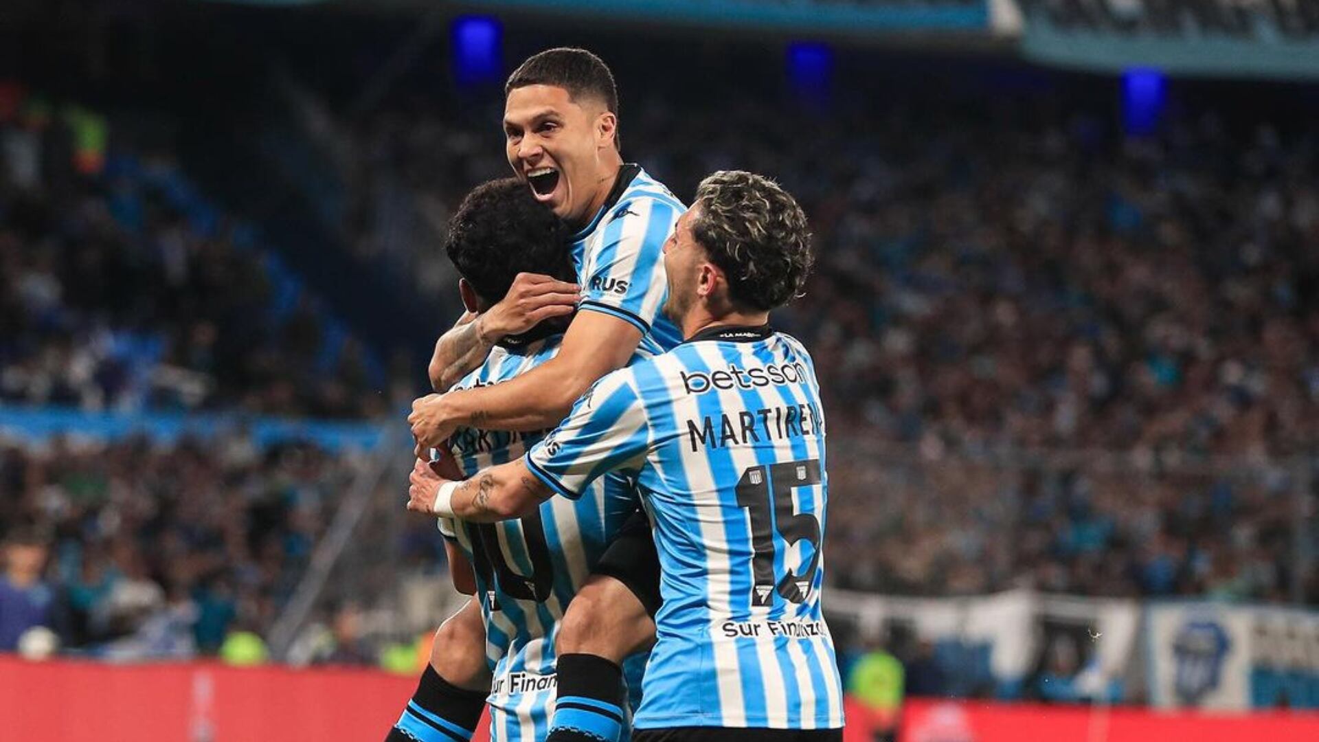Juan Fernando Quintero y Roger Martínez 'jugaron desnudos' en la Copa Sudamericana