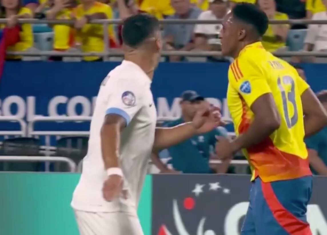 Yerry Mina y Luis Suárez se agarraron tras el partido de semifinal en la Copa América